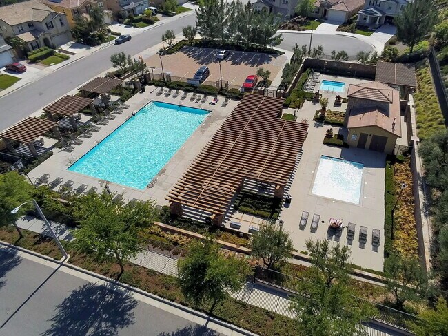 Foto del edificio - Immaculate 5-Bedroom Executive Home in Desirable Plum Canyon