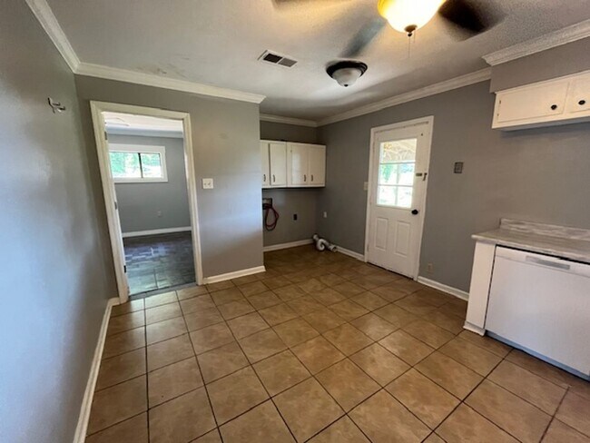 Foto del edificio - Renovated 3 Bedroom 2 Bath Home for Rent!!