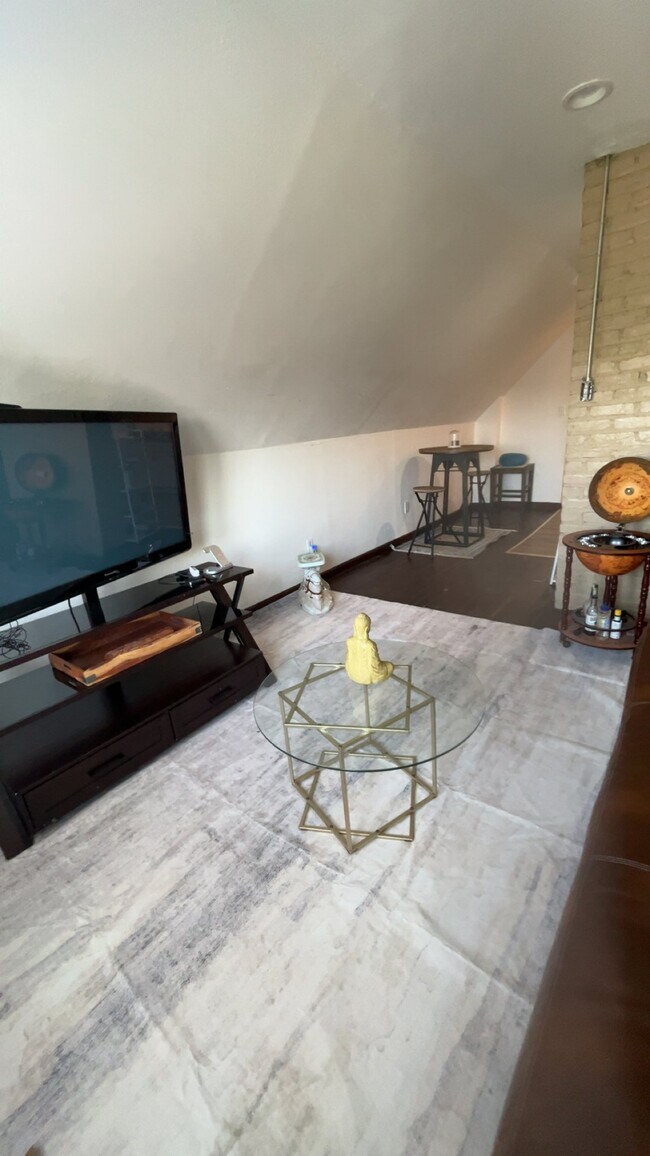 Foto del edificio - 3454 E 76th St