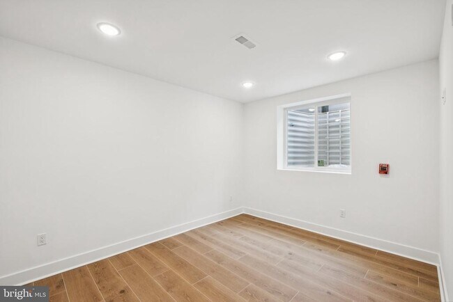 Foto del edificio - 5034 Florence Ave