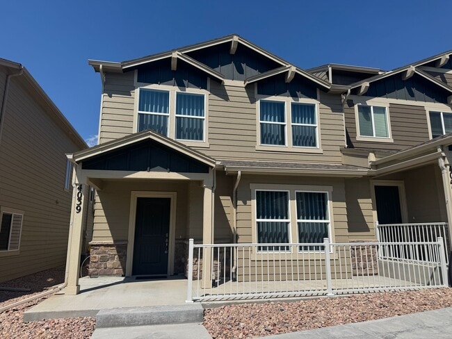 Newer and Spacious 3 Bedroom Townhome - Newer and Spacious 3 Bedroom Townhome