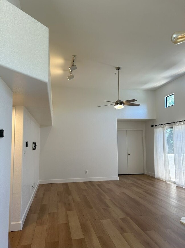 Building Photo - 2 Bedroom/2 bath Condo in the Mission de L...