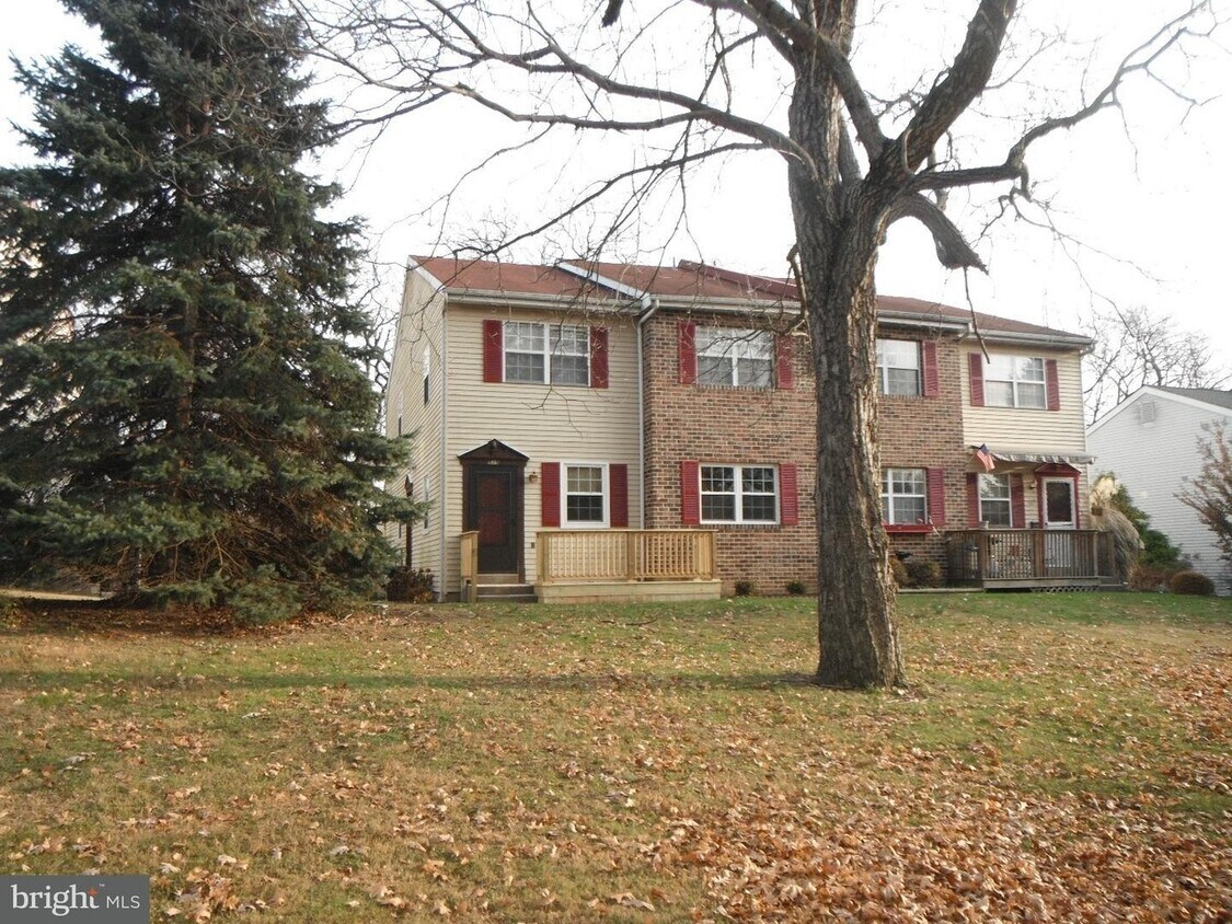 Building Photo - 515 Woodland Ave