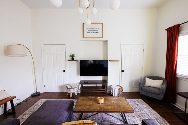 Photo - 932 E Oak St Apartment