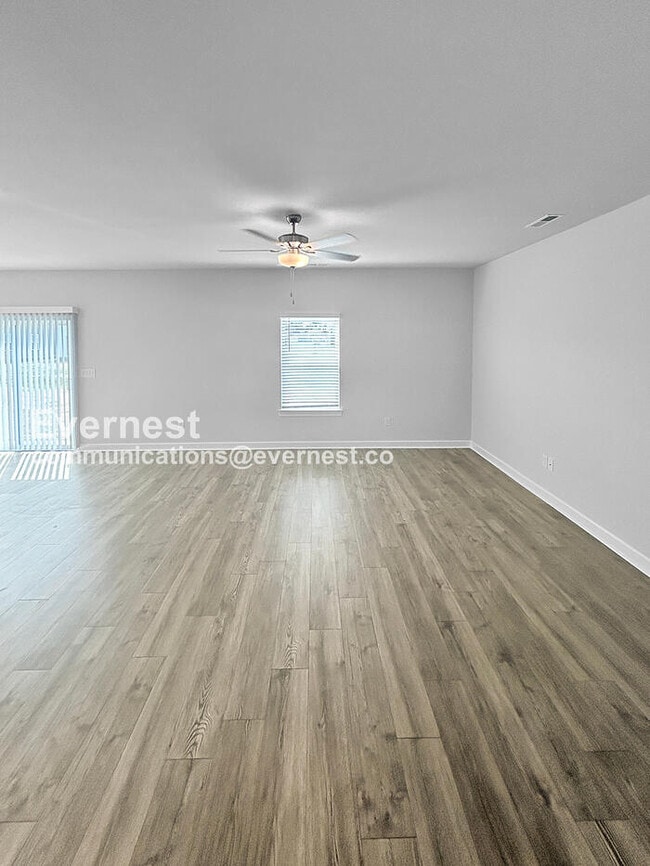 Foto del edificio - 2312 Valverde Wy