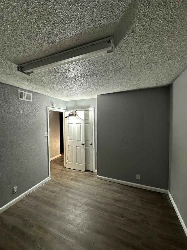 Foto del edificio - 10100 Brownie Dr