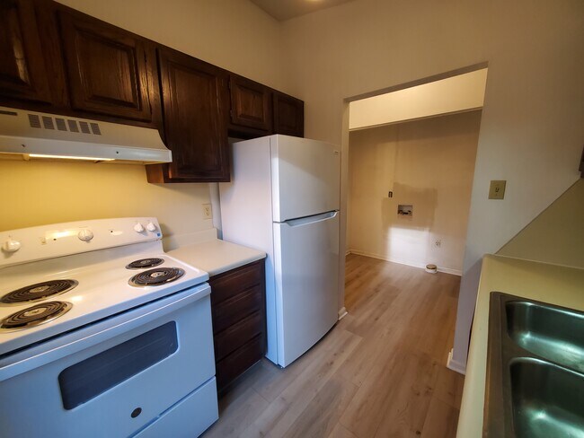 Building Photo - 3 Baytree Ct