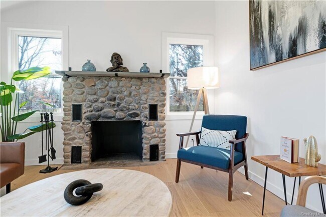 Building Photo - 583 Springtown Rd