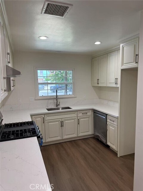 Foto del edificio - 610 N Cucamonga Ave