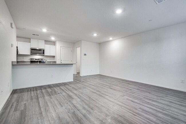 Building Photo - 4826 Wine Rdg Ave