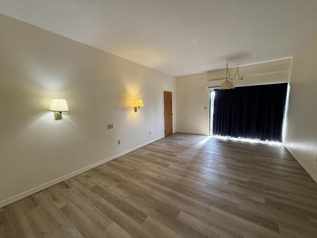 Foto del edificio - 2180 Country Club Dr