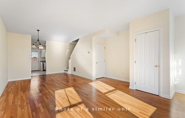 Building Photo - 13 Dolsen Pl