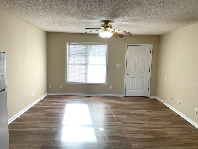 Foto del edificio - 2 Bedroom, 2 Baths Duplex Apartment for Rent with Unfinished Basement