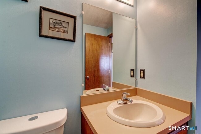 Building Photo - 6 Oak Forest Dr