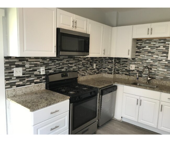 Building Photo - 5324 Ready Ave