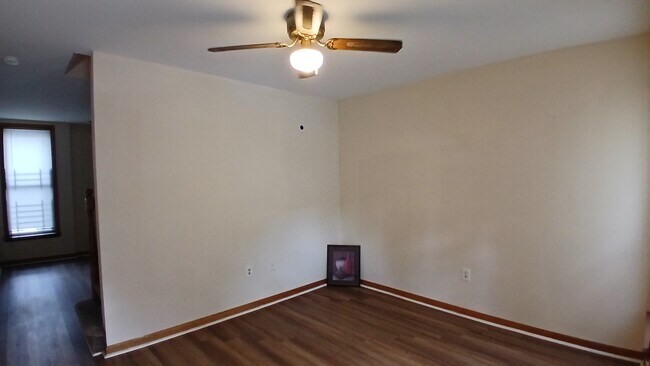 Foto del edificio - 2210 Sidney Ave