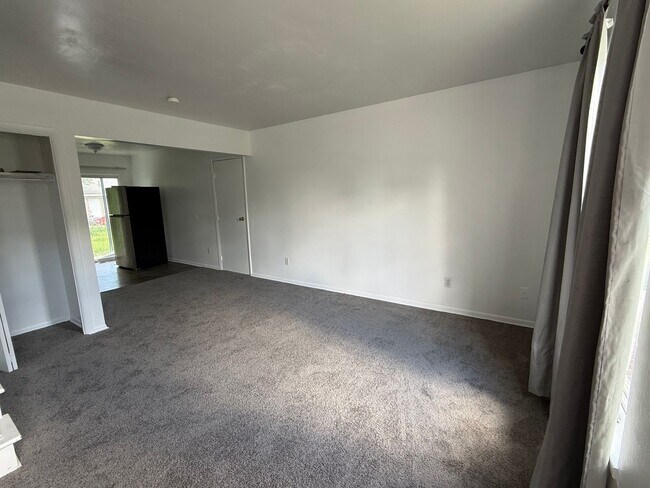 Building Photo - Updated 2-Bedroom Apartment in Gahanna School District