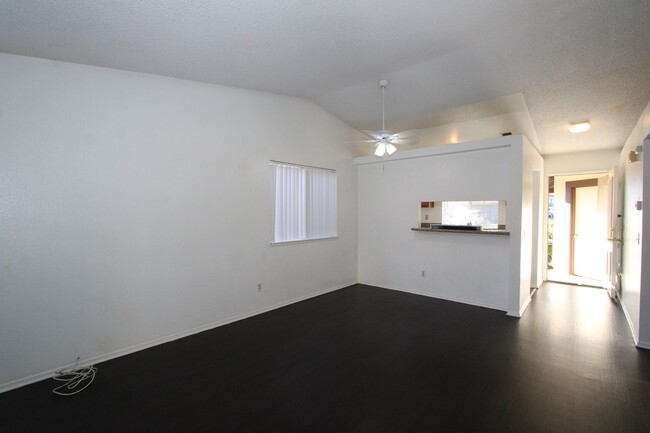 Building Photo - Single-Story 2-Bedroom House in Colton!