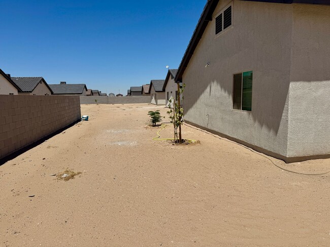 Building Photo - Three Bedroom Two Bath San Luis Home in Lo...