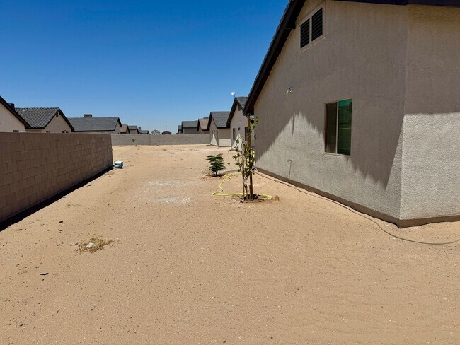 Foto del edificio - Three Bedroom Two Bath San Luis Home in Lo...