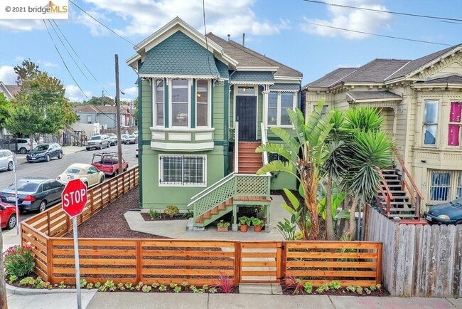 Building Photo - 886 Pine St