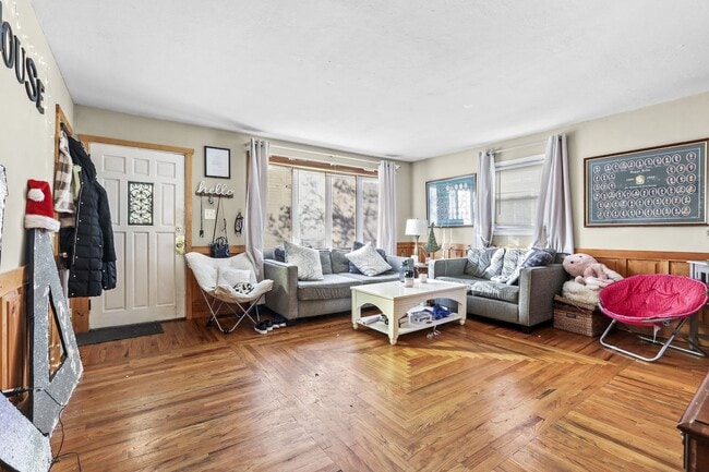 Building Photo - Spacious 7-Bedroom Home with Chalet Interior & Ample Parking – Ewing, NJ