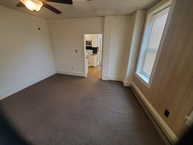 Vista del dormitorio 2 - 400 S Main St