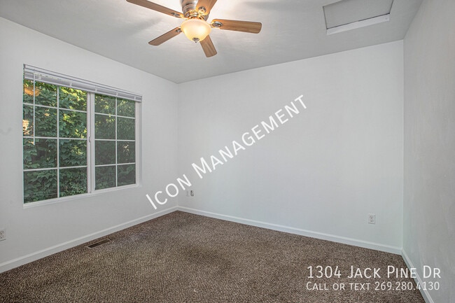 Foto del edificio - 1304 Jack Pine Way