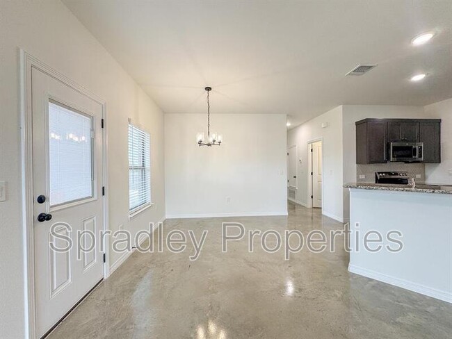 Building Photo - 201 Juniper Dr