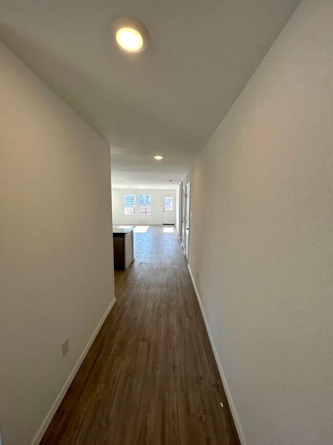 Foto del edificio - 5974 Companion Lp