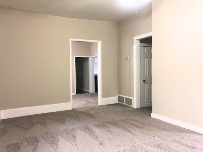 Foto del edificio - 313 S Pine St