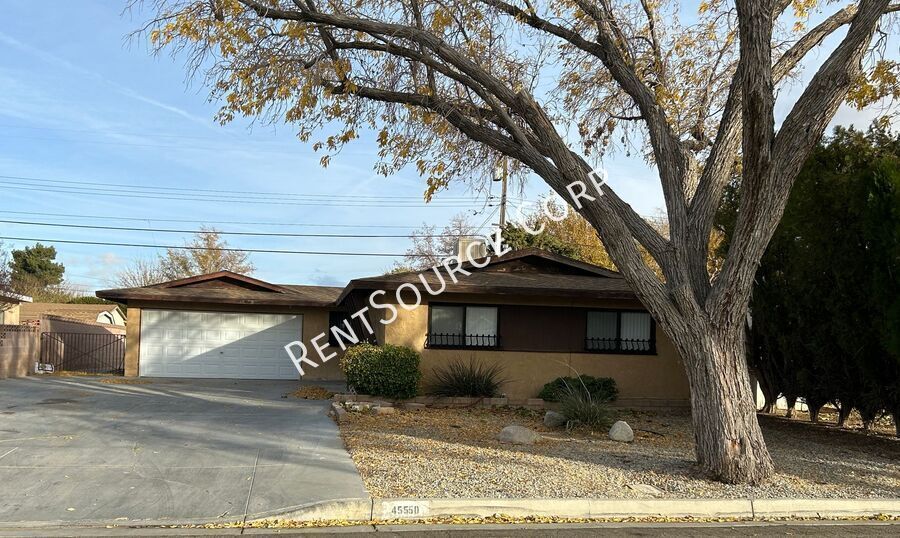 Foto principal - 3 Bedroom 2 Bath Home For Rent in Lancaster