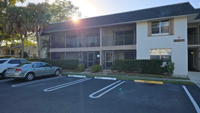 Building Photo - 2810 Riverside Dr