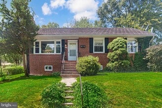 Building Photo - 10502 Glenhaven Dr