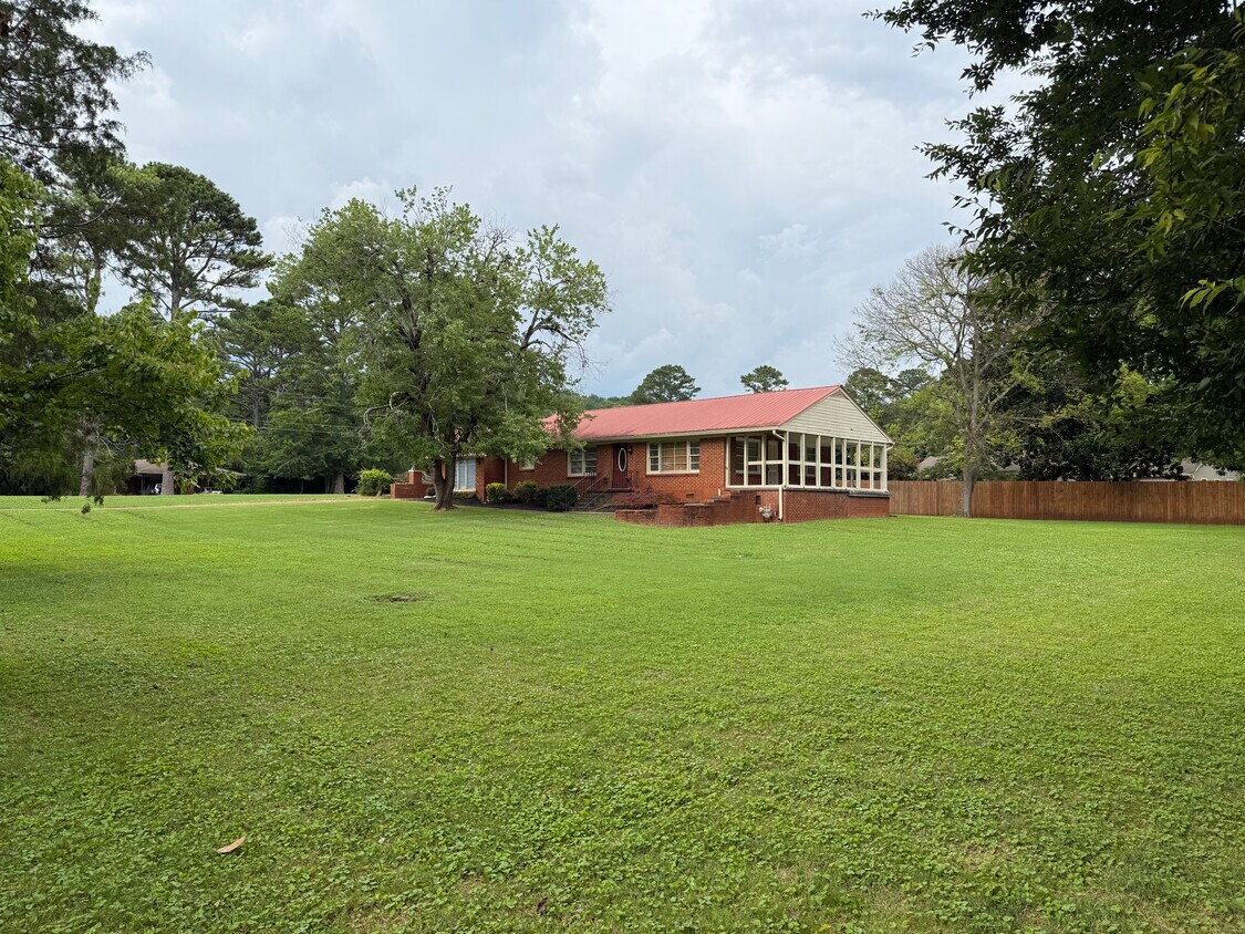 Primary Photo - 7105 Whitesburg Dr SE