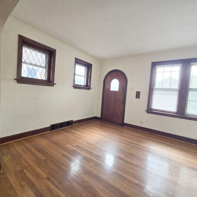 Foto del edificio - 3529 Lawn Ave