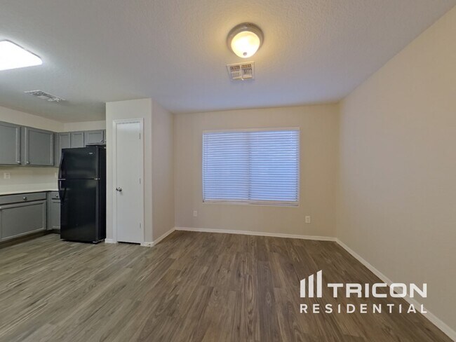 Building Photo - 8136 W Hammond Lane Phoenix AZ