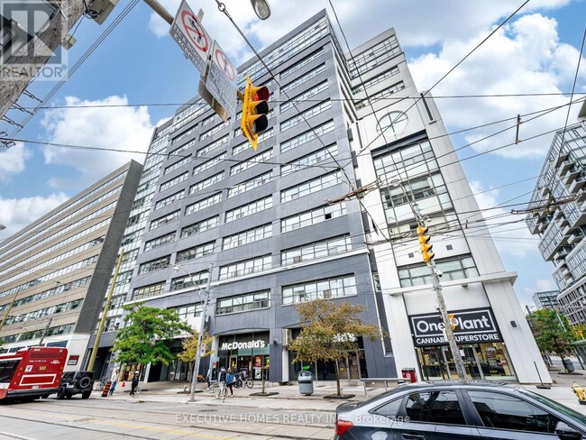 Photo du bâtiment - 700 King St W