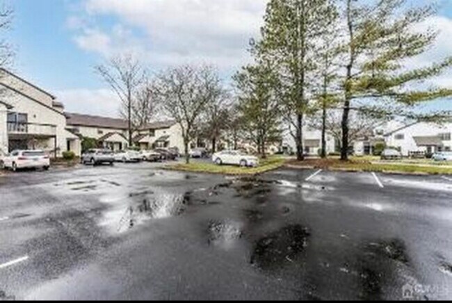 Foto del edificio - 208 Woodbridge Commons Way