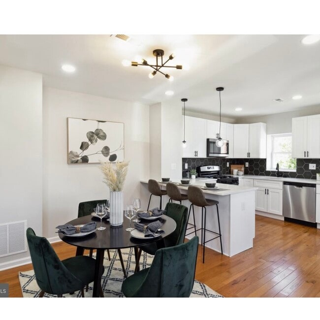 Building Photo - 2500 Oswego Ave