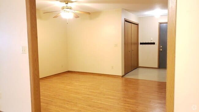Building Photo - 1008 Dano Cir