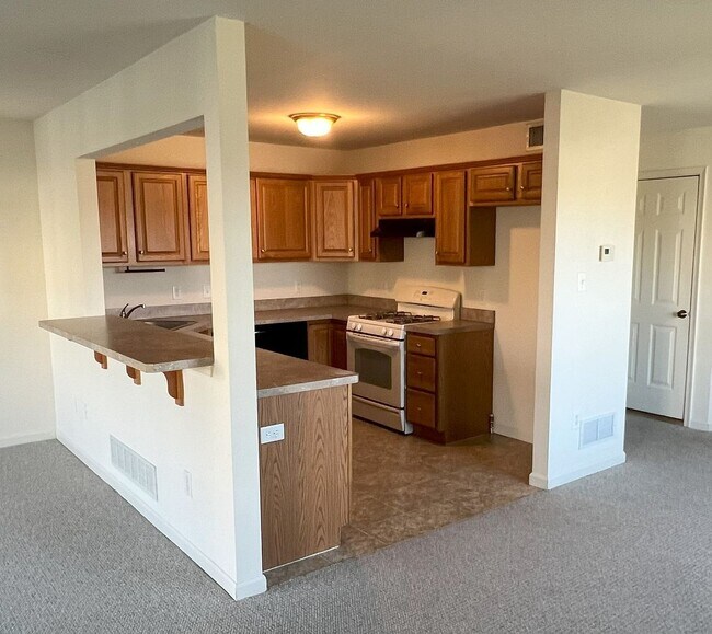 Building Photo - Spacious Townhome with 1-Car Garage & Pet-Friendly – Conrad Weiser Schools!