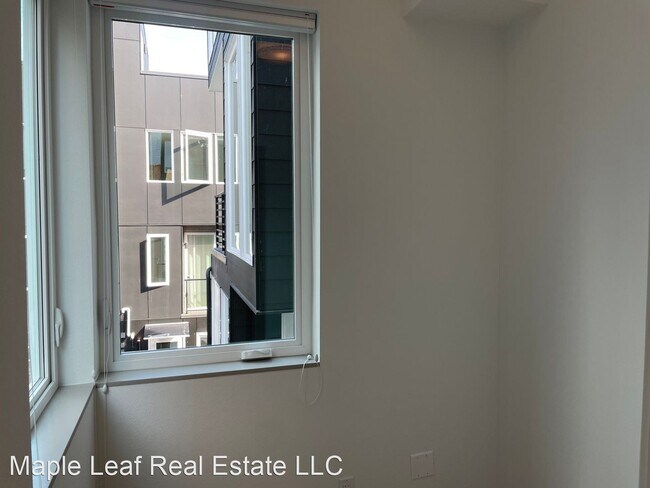 Building Photo - 3 br, 2.5 bath House - 113 26th Avenue E, ...