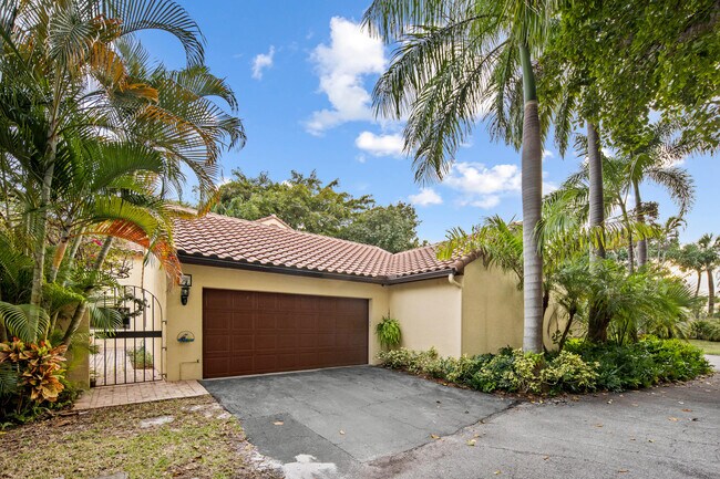 Building Photo - 19 Vía Lago