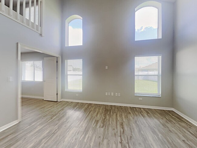 Building Photo - 3933 Hampton Hills Dr