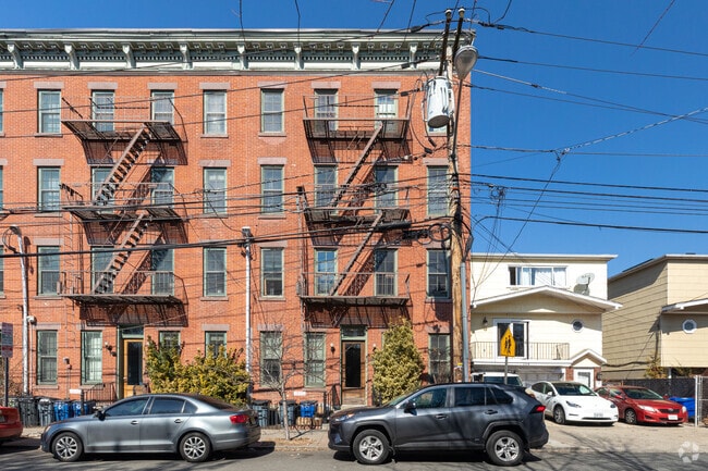 Building Photo - 200 6th St