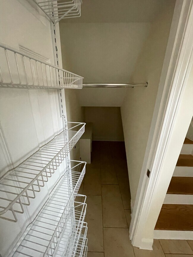 Building Photo - 202 Paine Ct