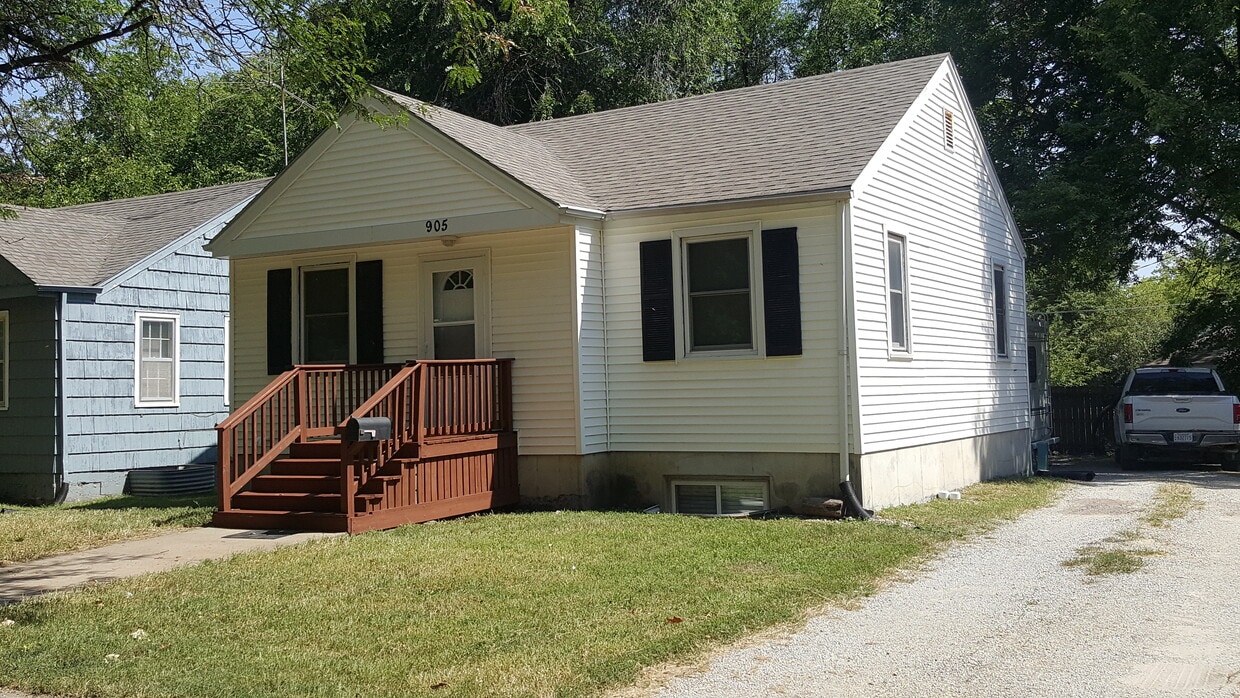 Front - 905 Ratone St