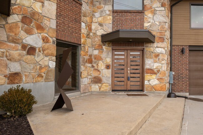 Building Photo - 4835 S Fortuna Way