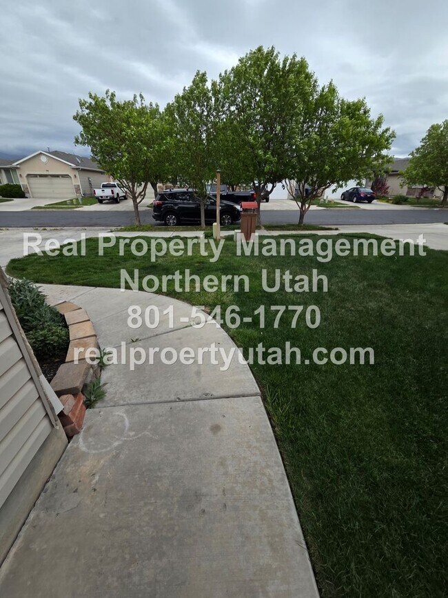 Foto del edificio - 3 Bedroom Home Available in North Salt Lake
